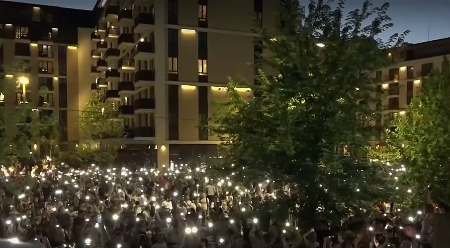 Протестите в Сърбия продължават, блокади и призиви за ареста на Вучич